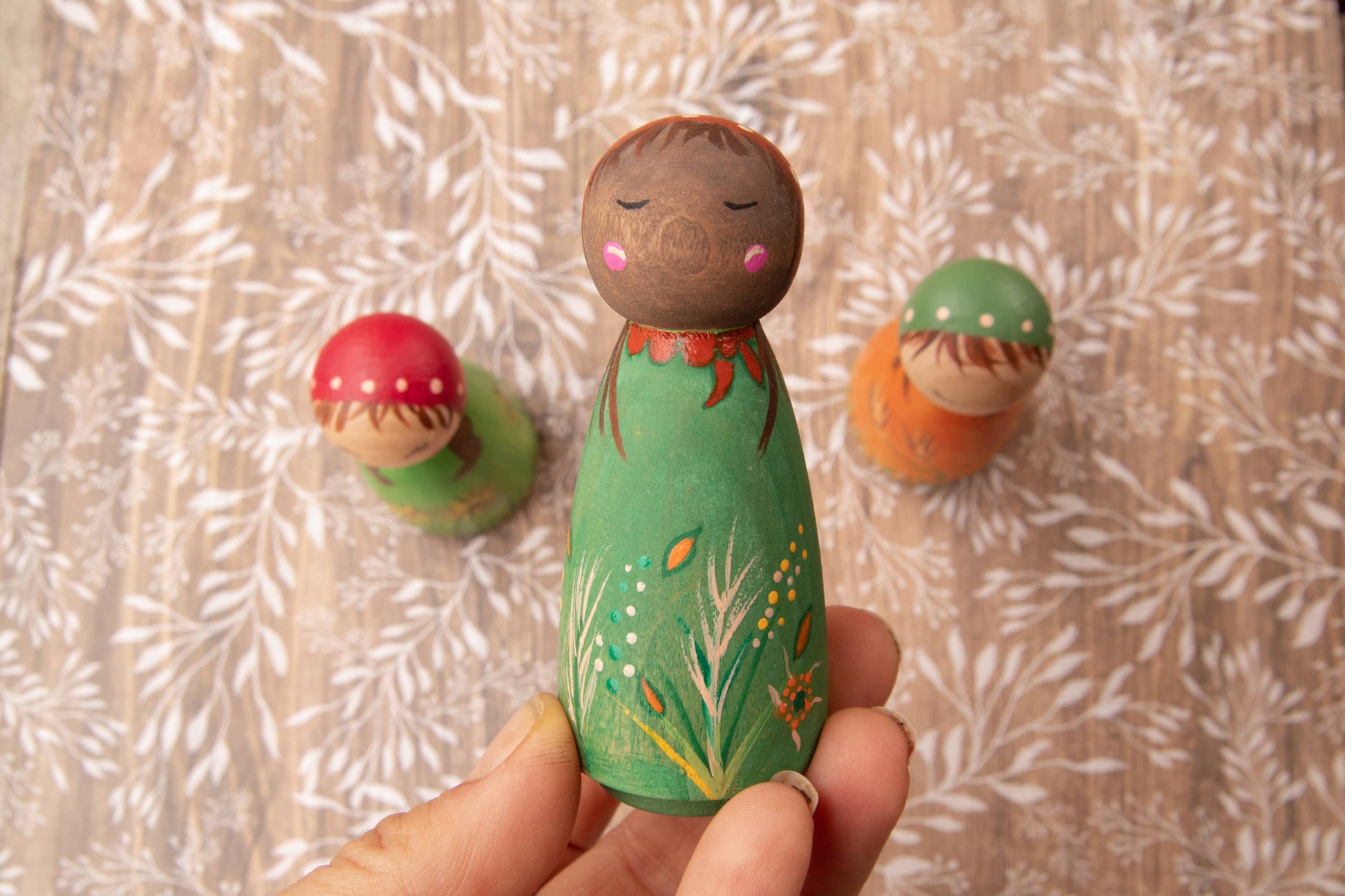 Peg dolls painted, waldorf peg dolls, peg dolls etsy, peg dolls ideas, wooden peg dolls, grimms peg dolls, large peg dolls, rainbow peg dolls, etsy peg dolls, peg wooden dolls, open ended toys, Montessori open ended toys, minimalist open ended toys, wooden open ended toys, open ended toys for 5 year olds, open ended toys for 3 year olds, best waldorf toys, waldorf toys for 3 year old, wooden waldorf toys, imaginative play toys, , imaginative play toys for 5 year olds, wooden imaginative play toys